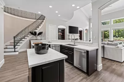 110 S Veilwood Circle, The Woodlands, TX 77382 - Photo 14