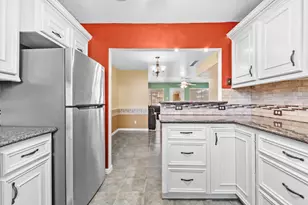 1025 Willow Oaks Cir, Pasadena, TX 77506 - Photo 8