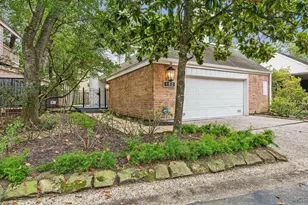 152 Sugar Berry Cir, Houston, TX 77024 - Photo 2