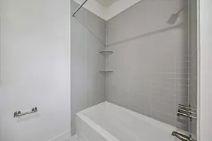 152 Sugar Berry Cir, Houston, TX 77024 - Photo 18