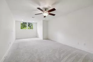 152 Sugar Berry Cir, Houston, TX 77024 - Photo 22
