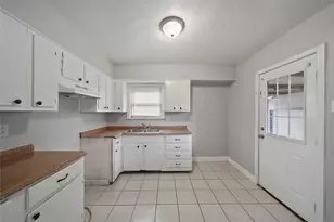 6 E Cleveland St, Baytown, TX 77520 - Photo 4