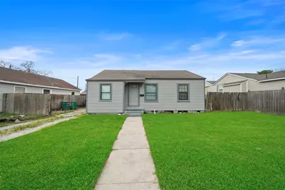 6 E Cleveland Street, Baytown, TX 77520 - Photo 1