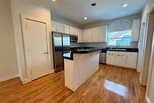 9833 Sandra Ann Ct, Houston, TX 77025 - Photo 16