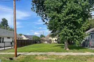 2114 Chestnut St, Houston, TX 77009 - Photo 1