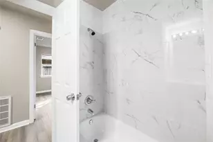 11106 Huggins Dr, Houston, TX 77035 - Photo 24