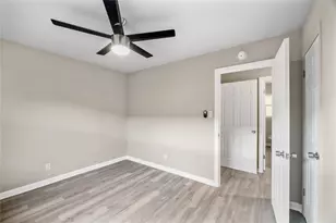 11106 Huggins Dr, Houston, TX 77035 - Photo 20