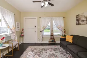 903 McIntosh St, Houston, TX 77009 - Photo 6