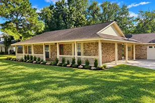 407 Branding Iron Cir, Angleton, TX 77515 - Photo 1
