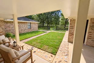 407 Branding Iron Cir, Angleton, TX 77515 - Photo 8