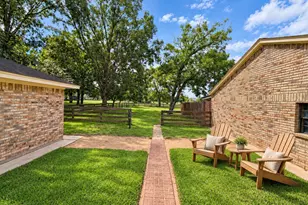 407 Branding Iron Cir, Angleton, TX 77515 - Photo 10