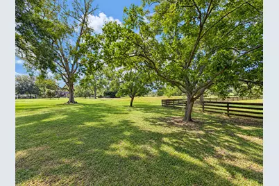 407 Branding Iron Circle, Angleton, TX 77515 - Photo 14