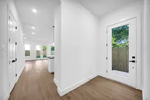 7825 Colonial Ln, Houston, TX 77051 - Photo 2