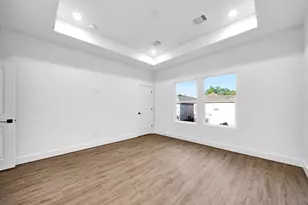 7825 Colonial Ln, Houston, TX 77051 - Photo 16