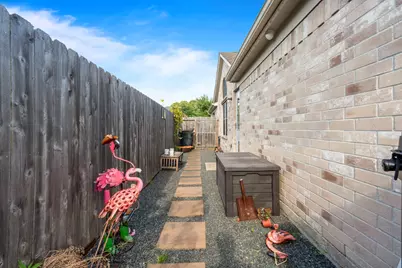 7815 Koloa River Court, Houston, TX 77040 - Photo 32