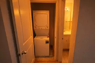 2710 Hullsmith Dr, Houston, TX 77063 - Photo 18