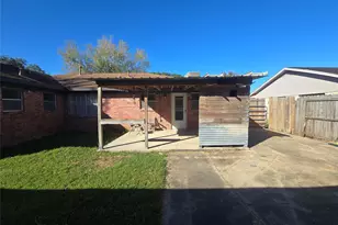 1045 Vine Dr, Angleton, TX 77515 - Photo 8