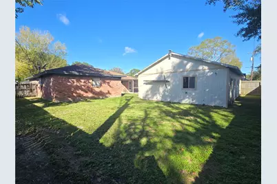 1045 Vine Drive, Angleton, TX 77515 - Photo 4