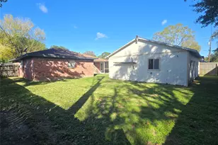 1045 Vine Dr, Angleton, TX 77515 - Photo 4