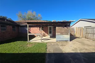 1045 Vine Dr, Angleton, TX 77515 - Photo 8