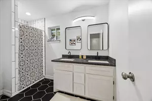 5526 Grape, Bellaire, TX 77096 - Photo 6