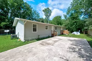 13703 Segrest Dr, Houston, TX 77047 - Photo 30