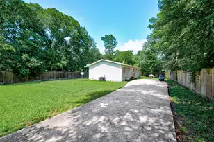 13703 Segrest Dr, Houston, TX 77047 - Photo 2