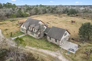 9009 Lazy Ln, Hitchcock, TX 77563 - Photo 38