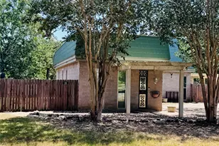 195 Park Dr, La Grange, TX 78945 - Photo 2