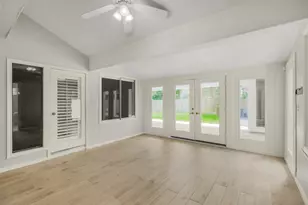 8851 Larston St, Houston, TX 77055 - Photo 18