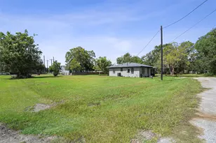 1300 Basin St, Bay City, TX 77414 - Photo 6