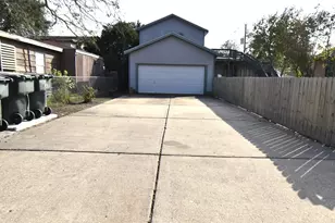 5405 Avenue R, Galveston, TX 77551 - Photo 2