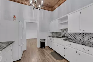 611 S Franklin St, La Grange, TX 78945 - Photo 10