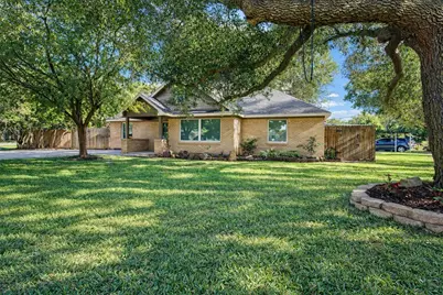 2201 Meadow Lane, La Marque, TX 77568 - Photo 1