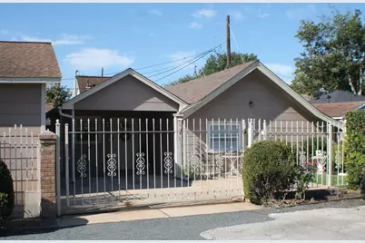 7833 Narcissus Street, Houston, TX 77012 - Photo 36