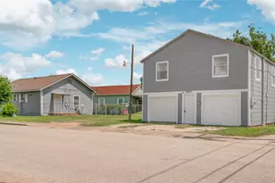 1131 W 2nd St, Freeport, TX 77541 - Photo 30