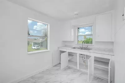 1131 W 2nd Street, Freeport, TX 77541 - Photo 14