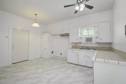 1131 W 2nd Street, Freeport, TX 77541 - Photo 6