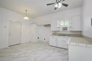 1131 W 2nd St, Freeport, TX 77541 - Photo 6