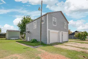 1131 W 2nd St, Freeport, TX 77541 - Photo 20