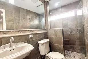 5545 Pagewood Ln, Houston, TX 77056 - Photo 18