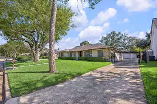 10831 Olympia Dr, Houston, TX 77042 - Photo 24