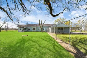 7018 Railroad St, Wallis, TX 77485 - Photo 24