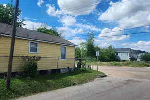 7918 N Main St, Houston, TX 77022 - Photo 4