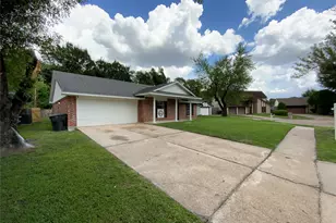 7710 Ashmole Ln, Houston, TX 77088 - Photo 2