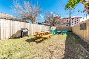 2021 Ave O 1/2, Galveston, TX 77550 - Photo 32