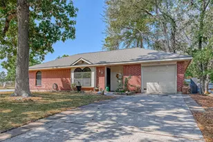 101 Laurie Ln, Willis, TX 77378 - Photo 2