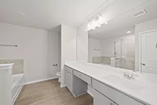 839 Red Oakland Dr, Houston, TX 77090 - Photo 8