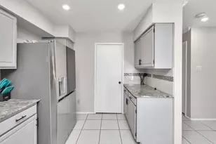 5837 Sunforest Dr, Houston, TX 77092 - Photo 10