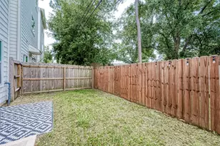 2051 Sherwood Forest St, Houston, TX 77043 - Photo 22